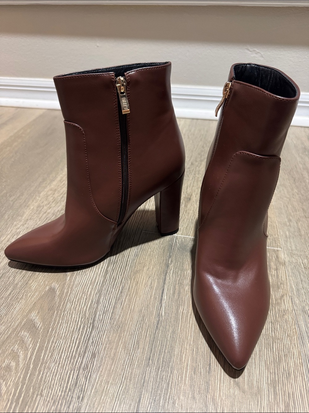 IDIFU Reddish Brown Pointed Toe Faux Leather Ankle Booties with Gold Zippers